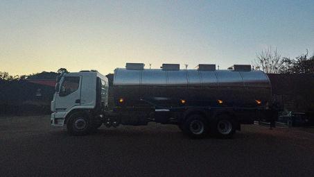 Tanques isotérmicos para transporte de leite